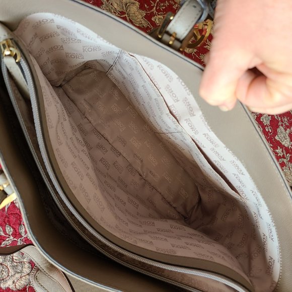 Michael Kors purse and matching wallet - Picture 7 of 7